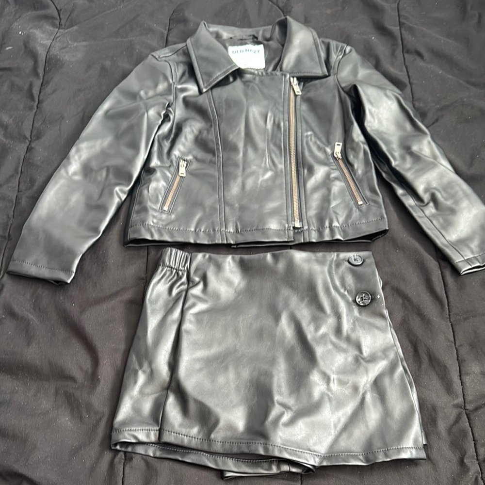 2 Piece Set Old Navy Black Blazer with Structured Fitted Design